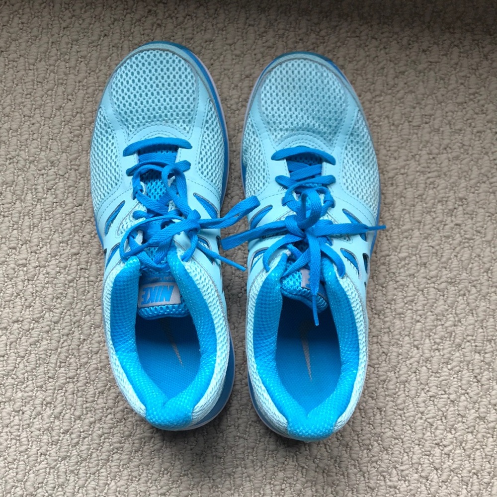 Nike tennis shoes